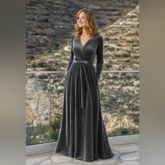 Elegant Long Sleeve Gray velvet Maxi Dress - Picture 2 of 12